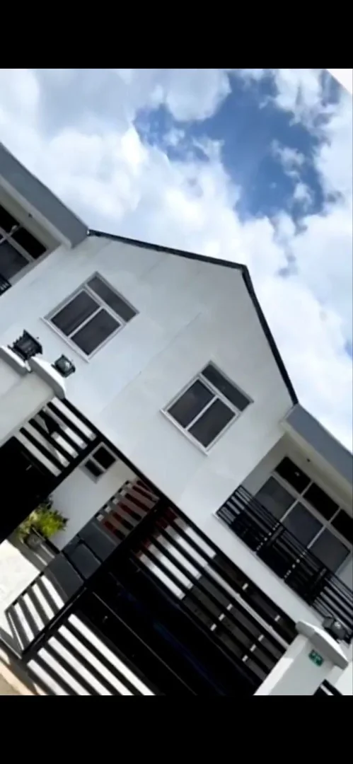 250 ካሬ የሚሸጥ G+1 ቤት በአያት  ሆሴ እሪልእስቴት ውስጥ