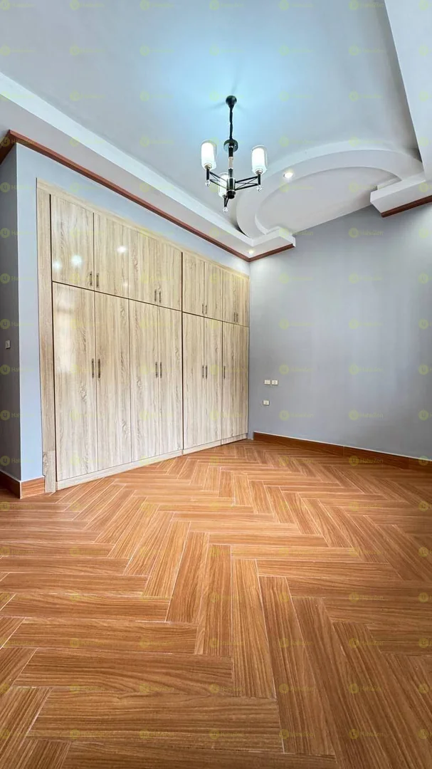 300 ካሬ የሚሸጥ ዘመናዊ ቪላ ቤት በሰሚት