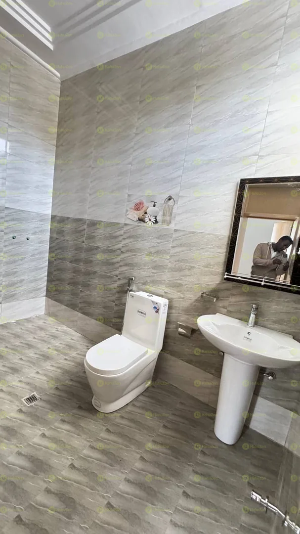 300 ካሬ የሚሸጥ ዘመናዊ ቪላ ቤት በሰሚት