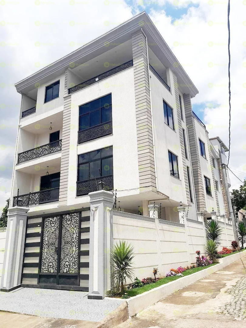 300 ካሬ የሚሸጥ G+3 ቤት በመሪ