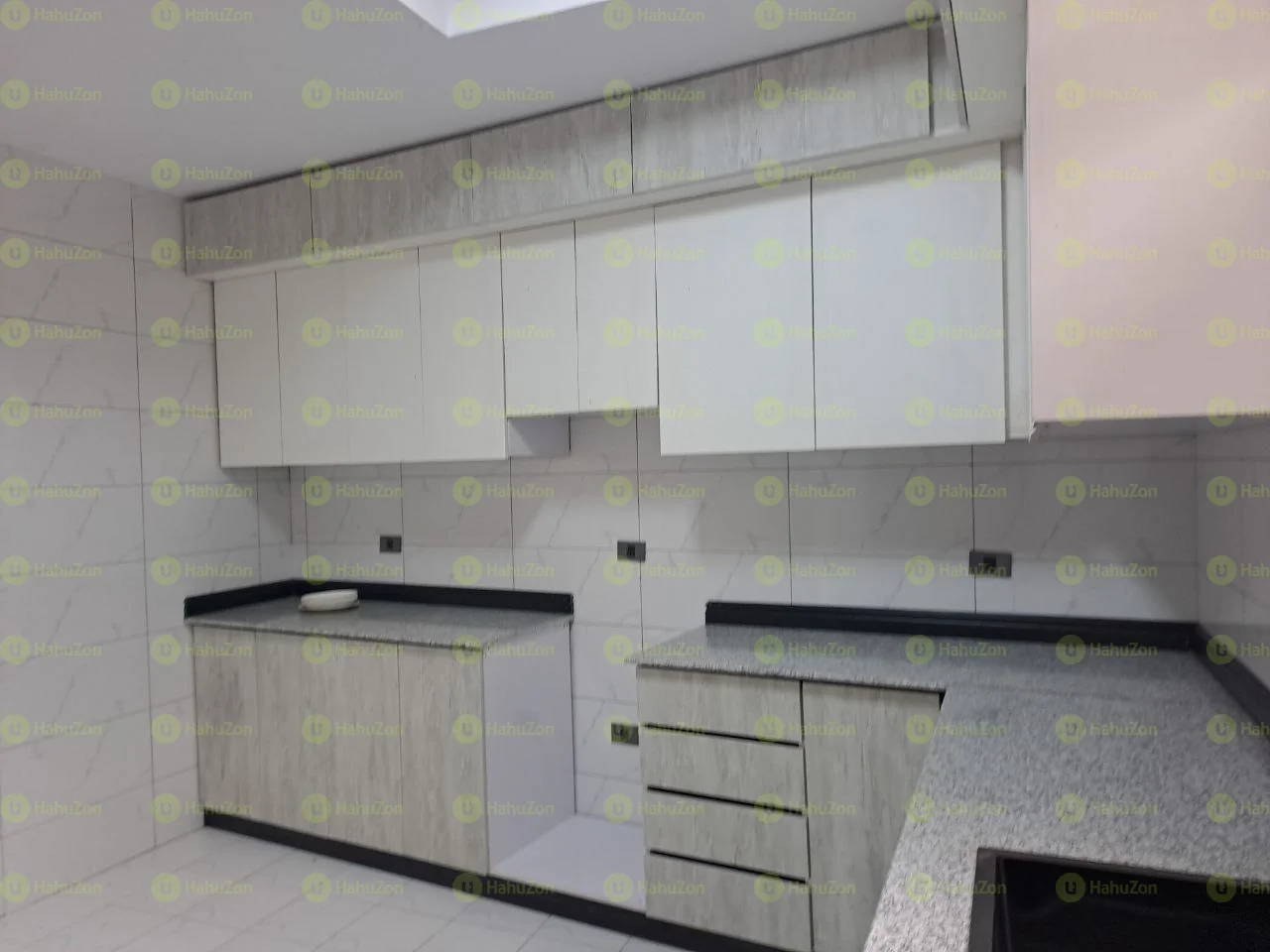 165 ካሬ የሚሸጥ G+2 ዘመናዊ መኖሪያ ቤት በሴንቼሪ ሞል ጉርድ ሾላ