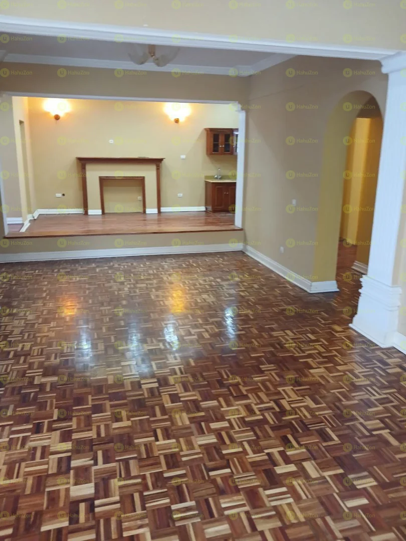 300 ካሬ የሚሸጥ G+1  ቤት በአያት ኮንፓውንድ