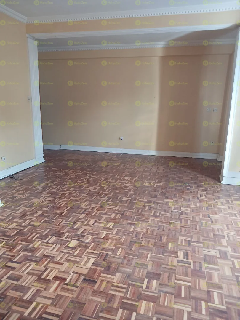 300 ካሬ የሚሸጥ G+1  ቤት በአያት ኮንፓውንድ