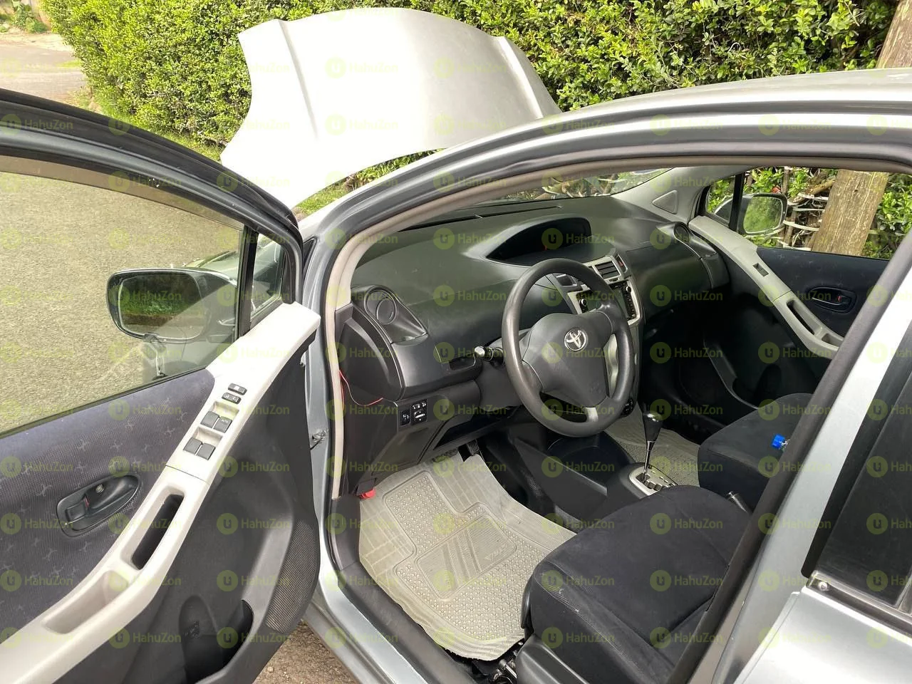 2010 Model-Toyota Yaris Compact