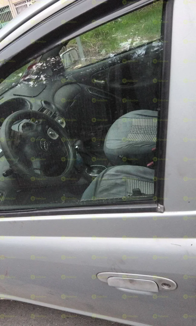 2004 Model-Toyota Vitz