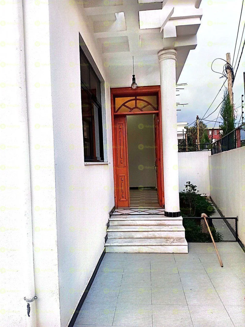 180 ካሬ የሚሸጥ ዘመናዊ ቪላ ቤት በሰሚት