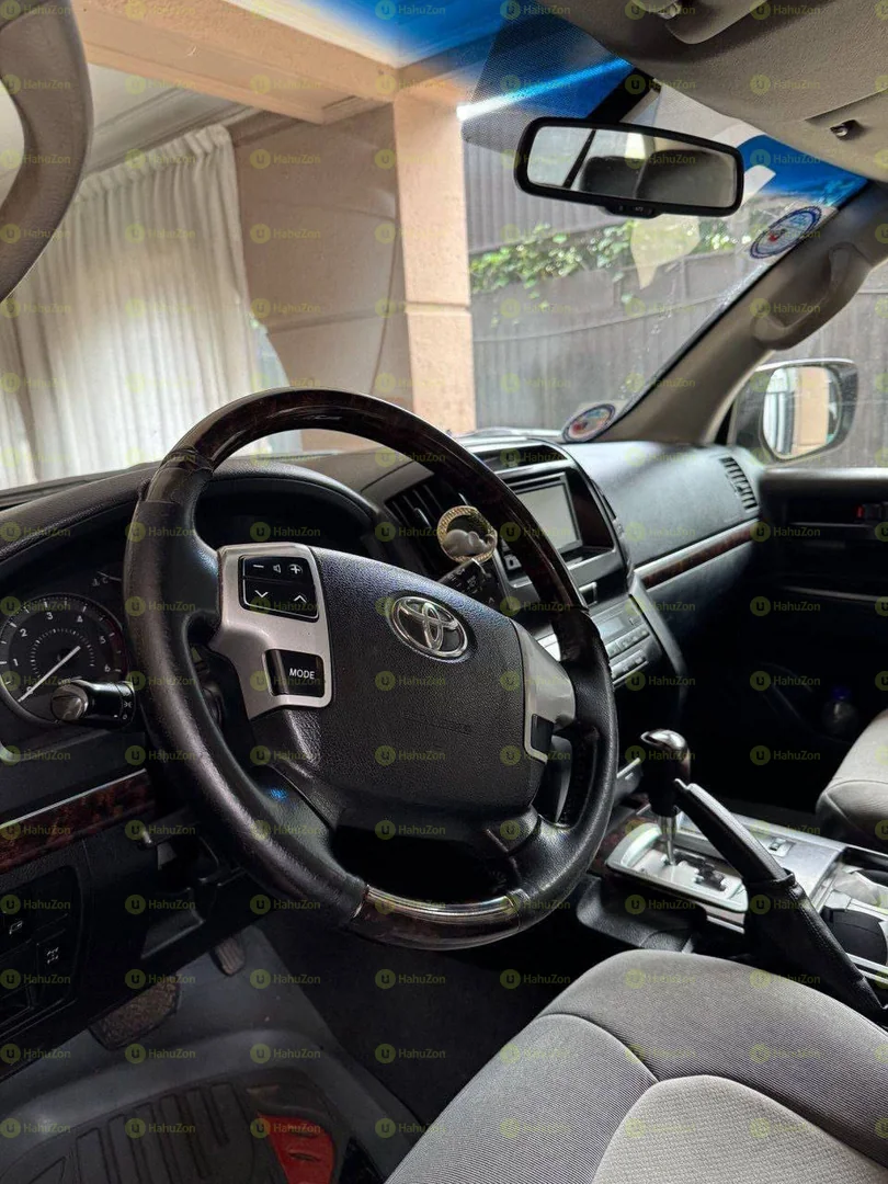 2013 Model-Toyota Landcruiser G-XR