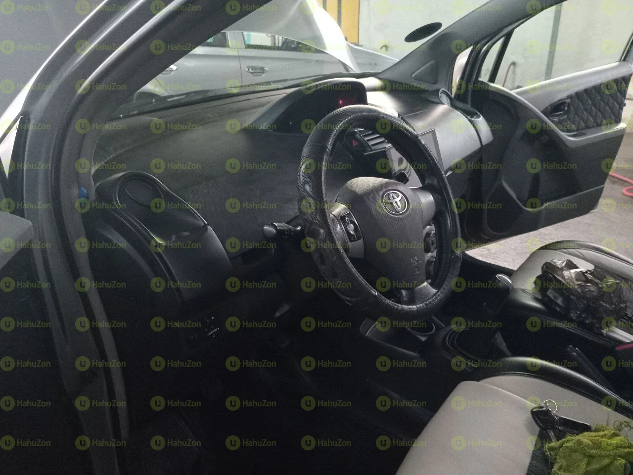 2006 Model-Toyota Yaris Compact