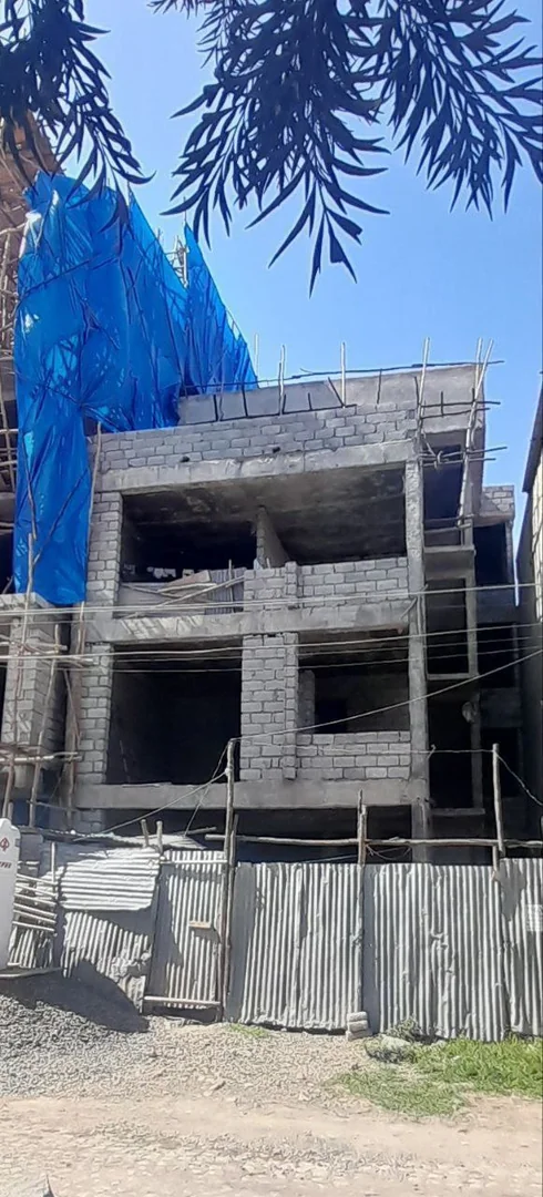 175 ካሬ የሚሸጥ G+2 ቤት በCmc