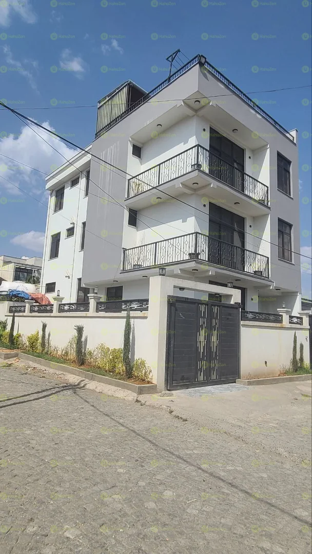 153 ካሬ የሚሸጥ G+2 ቤት በፊጋ