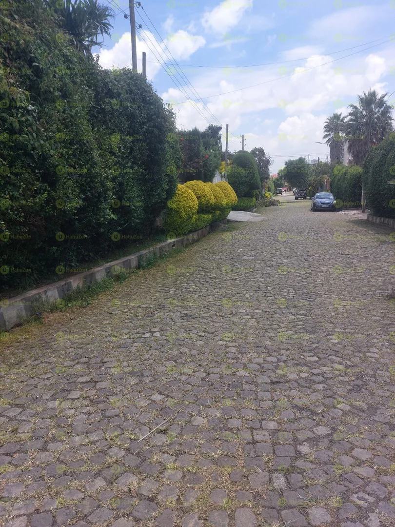 300 ካሬ የሚሸጥ G+1 ቤት በአያት  ዞን  8