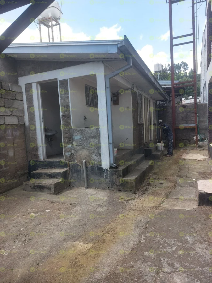 300 ካሬ የሚሸጥ G+1 ቤት በአያት  ዞን  8