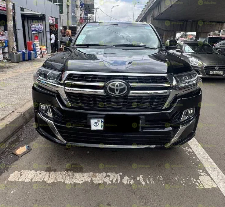 2010 Model-Toyota Land Cruiser V8