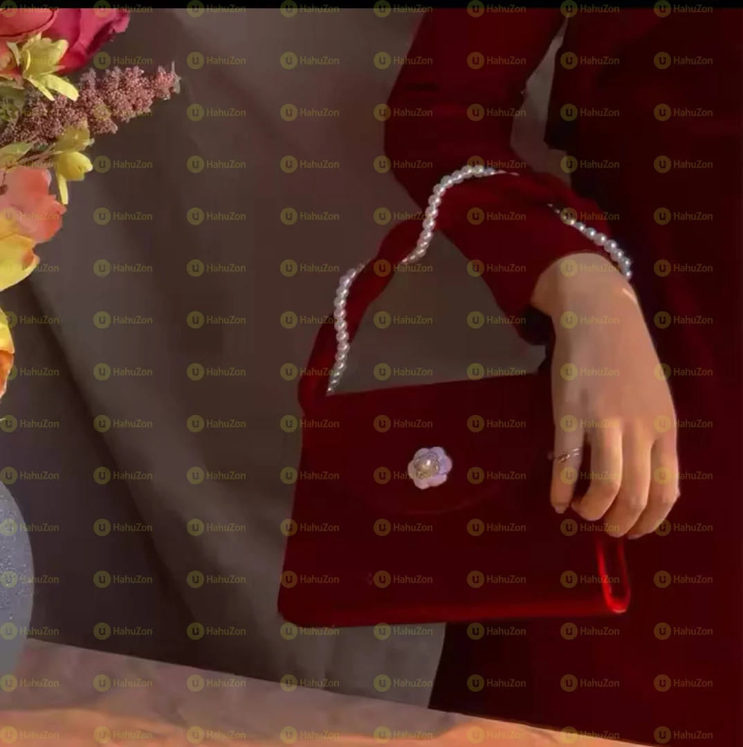 Fashionable Red Handbags