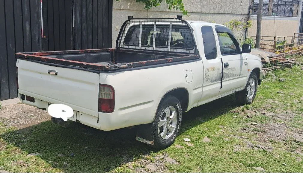 2001 Model-Toyota Hilux