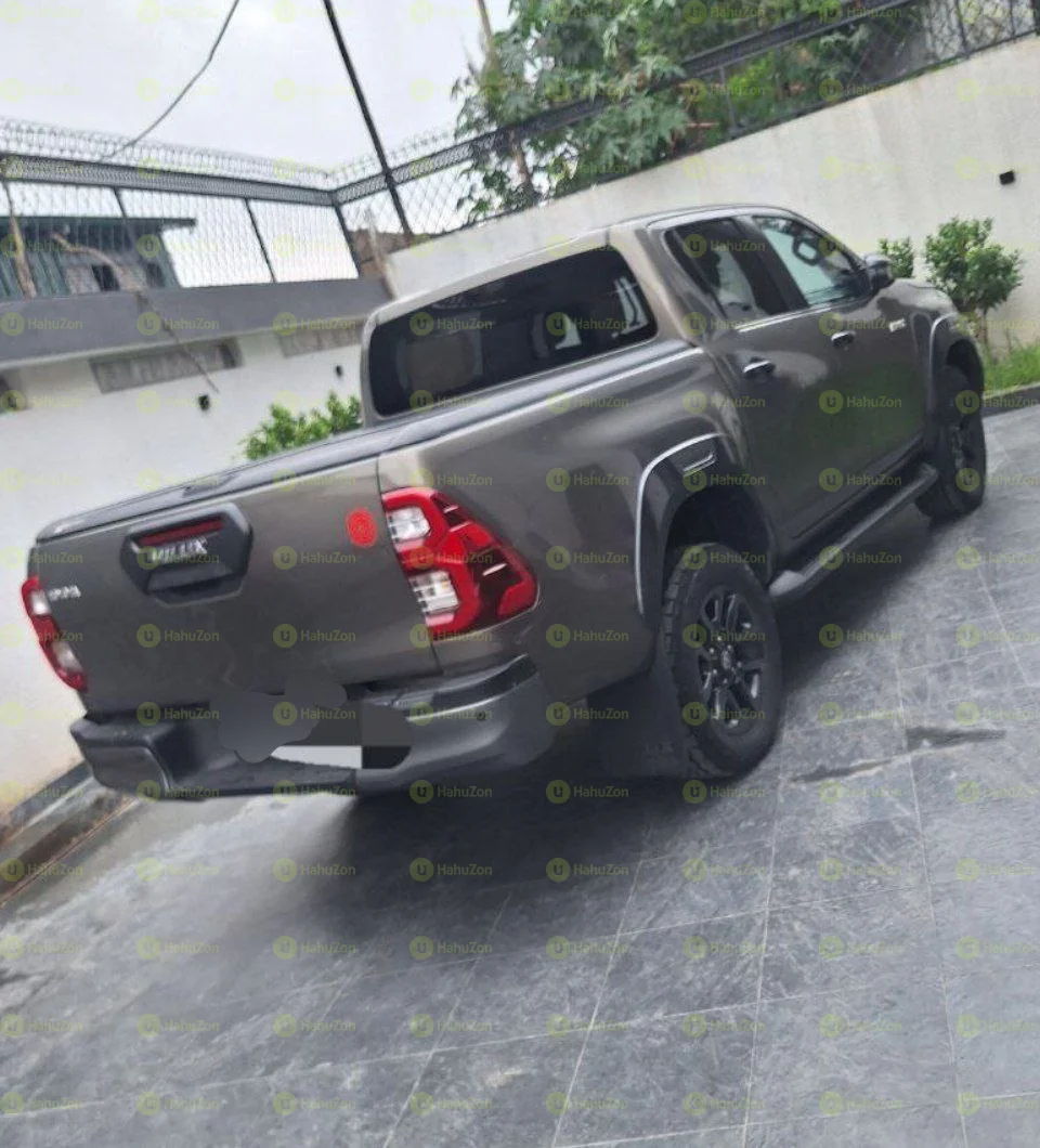 2021 Model-Toyota Hilux invincible