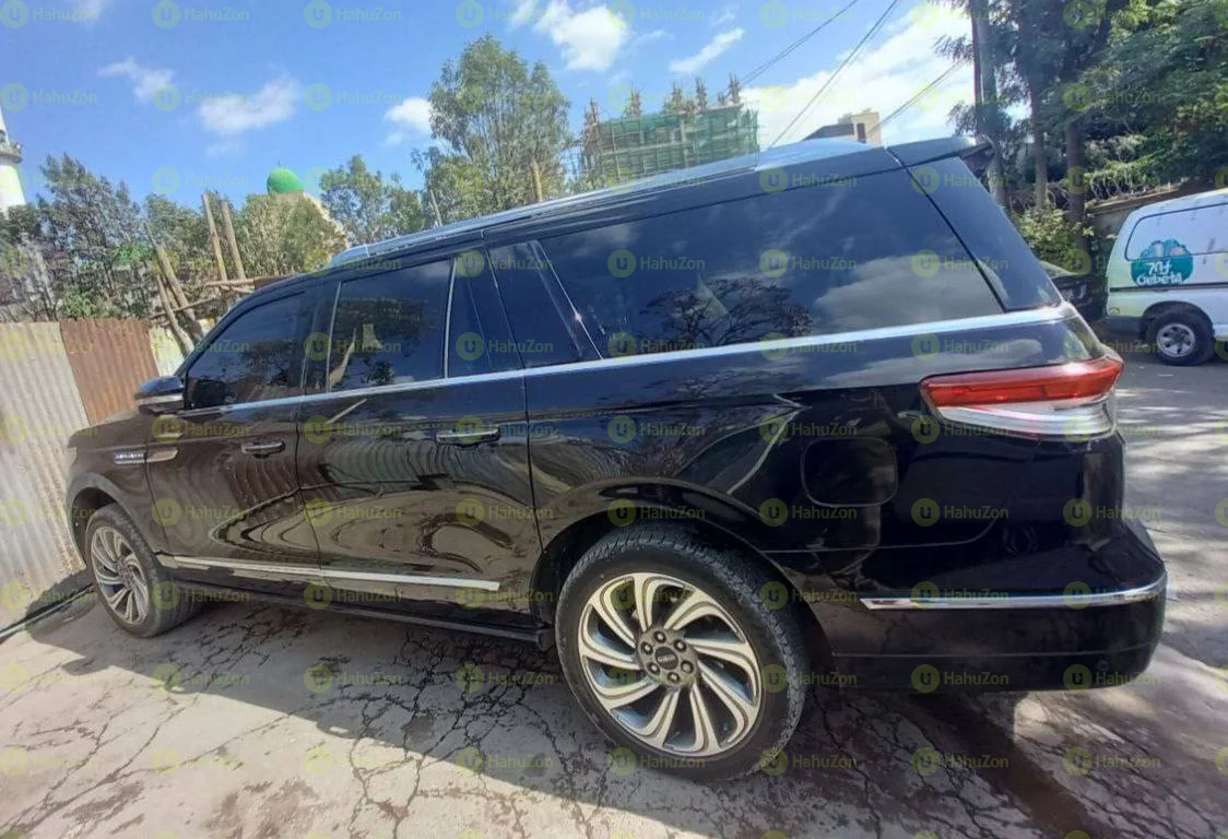 2023 Model-Lincoln Navigator