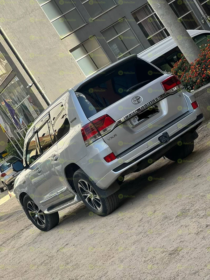 2009 Model-Toyota Landcruiser V8 VX