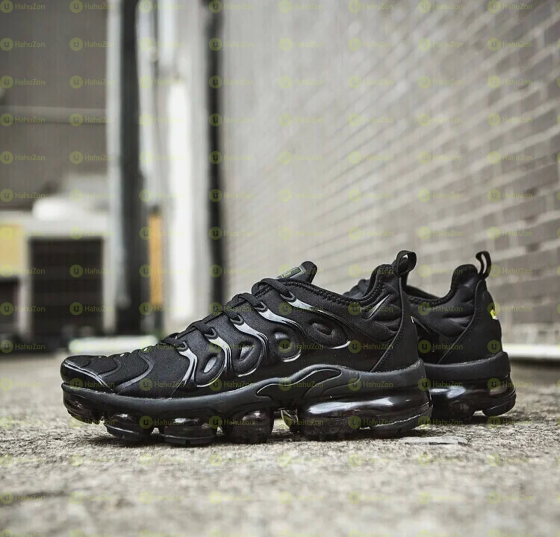 NlKE Air Vapormax Plus Triple Black Shoes