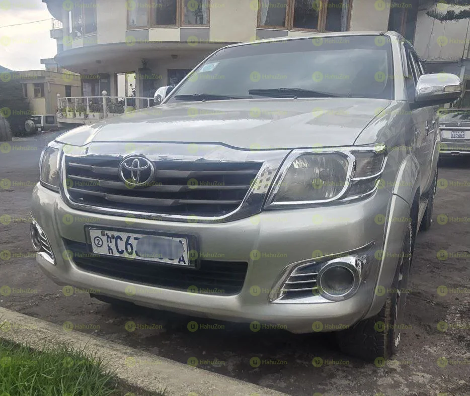 2013 Model-Toyota Hilux Dabel Cap