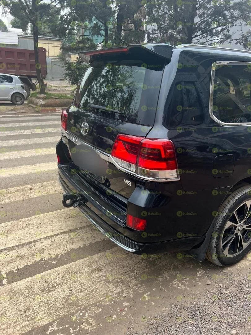 2014 Model-Toyota Landcruiser V8 GXR