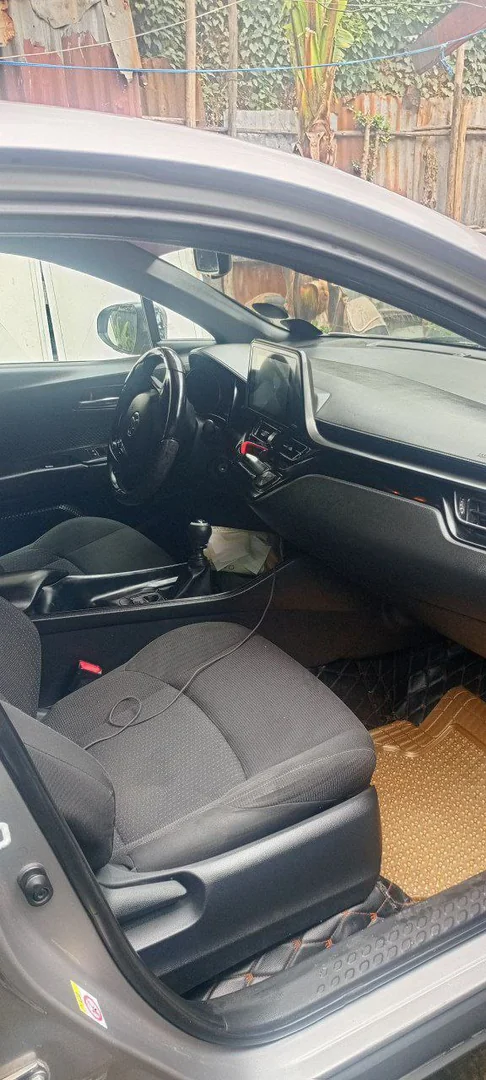 2017 Model-Toyota Ch-R