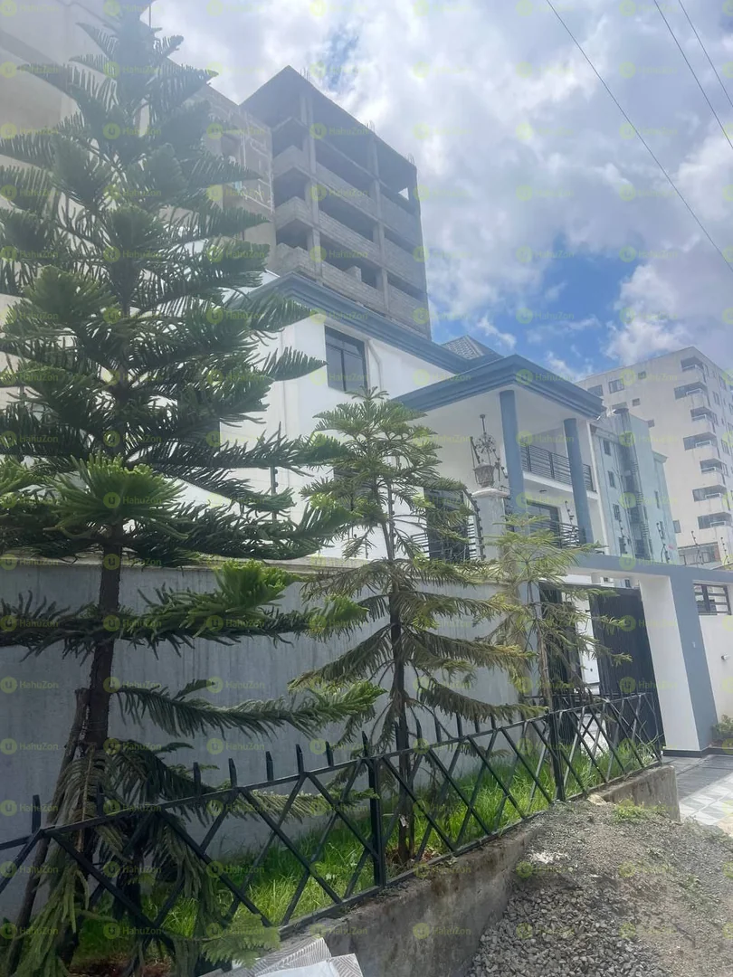 400 ካሬ የሚሸጥ G+2 ቤት በአያት