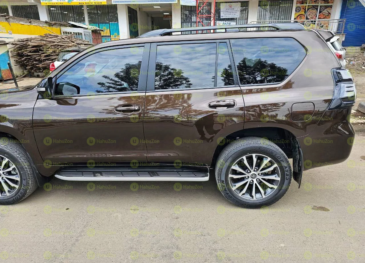 2022 Model-Toyota Landcruiser Prado