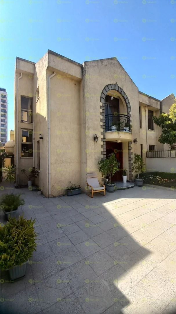 215 ካሬ የሚሸጥ G+1 ቤት በአያት