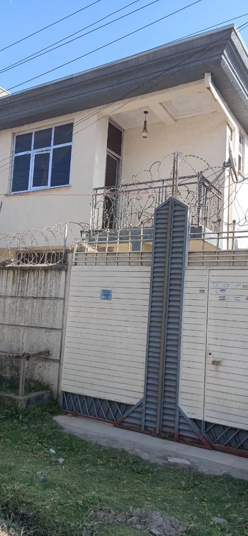 90 ካሬ የሚሸጥ G+1 ቤት በአያት