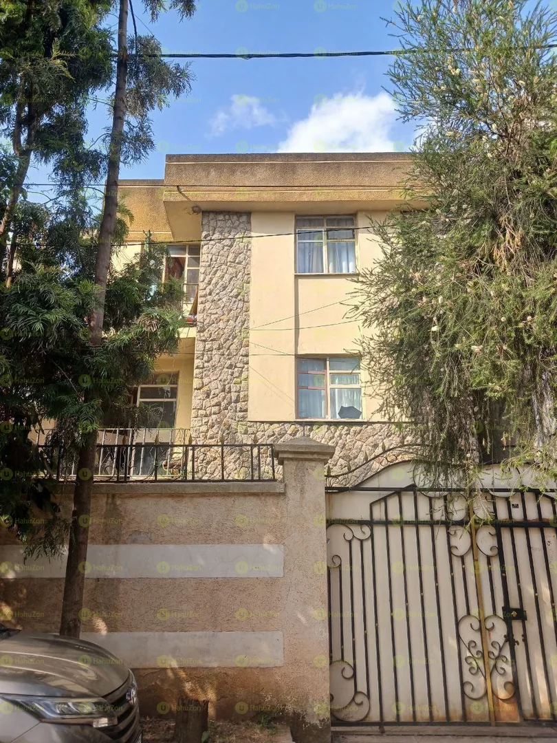 175 ካሬ የሚሸጥ G+2 ቤት በሰሚት ዋሽግተን