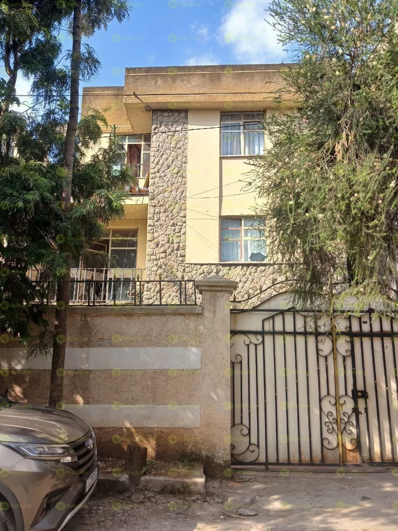 175 ካሬ የሚሸጥ G+2 ቤት በሰሚት ዋሽግተን