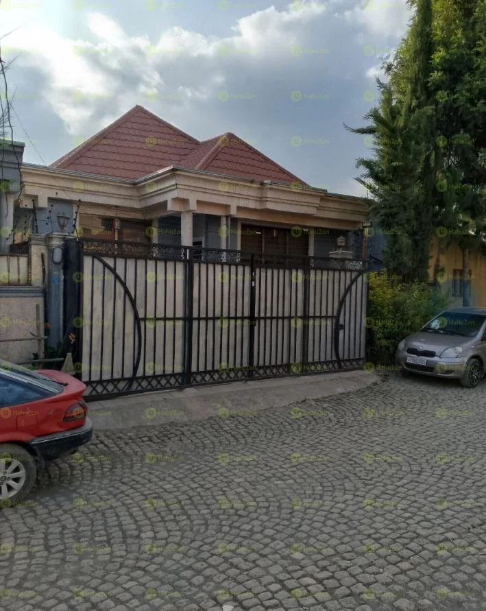 180 ካሬ የሚሸጥ ቪላ ቤት በሰሚት