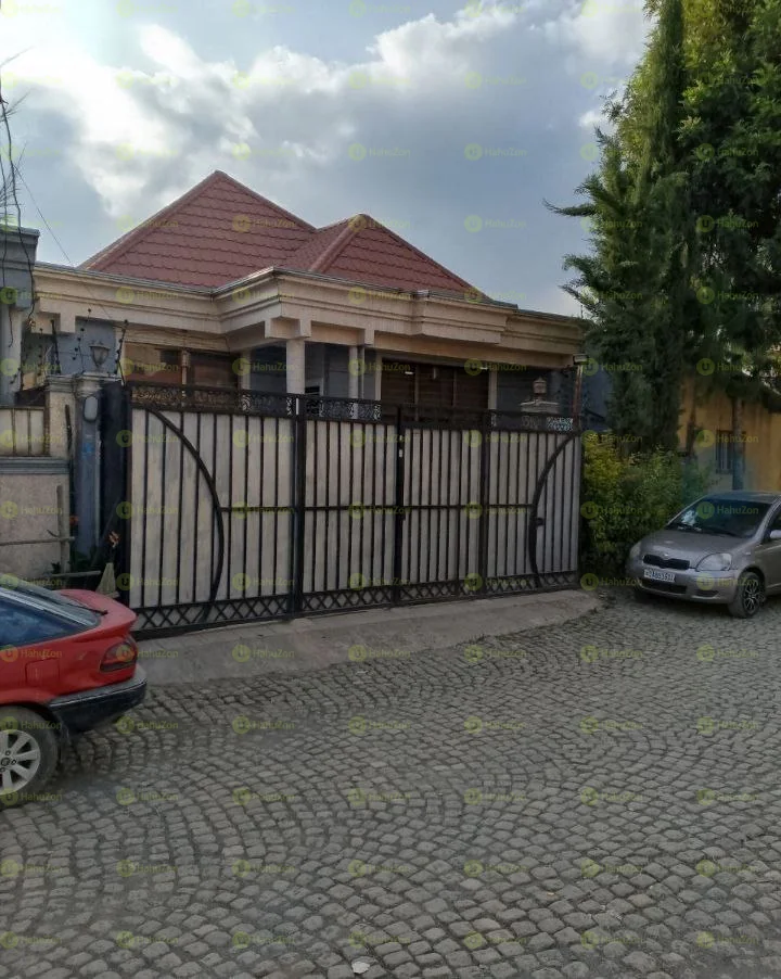 180 ካሬ የሚሸጥ ቪላ ቤት በሰሚት