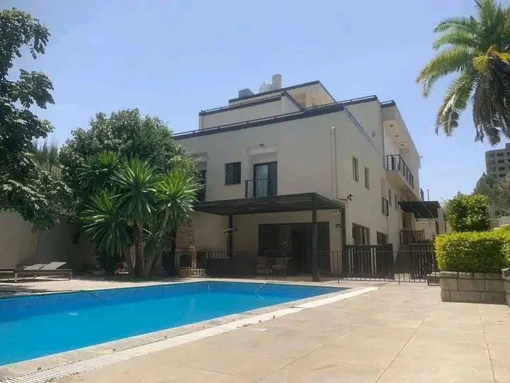 1726 ካሬ የሚሸጥ ቤት በመሀል አዲስ አበባ