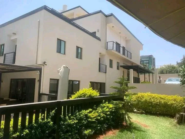 1726 ካሬ የሚሸጥ ቤት በመሀል አዲስ አበባ