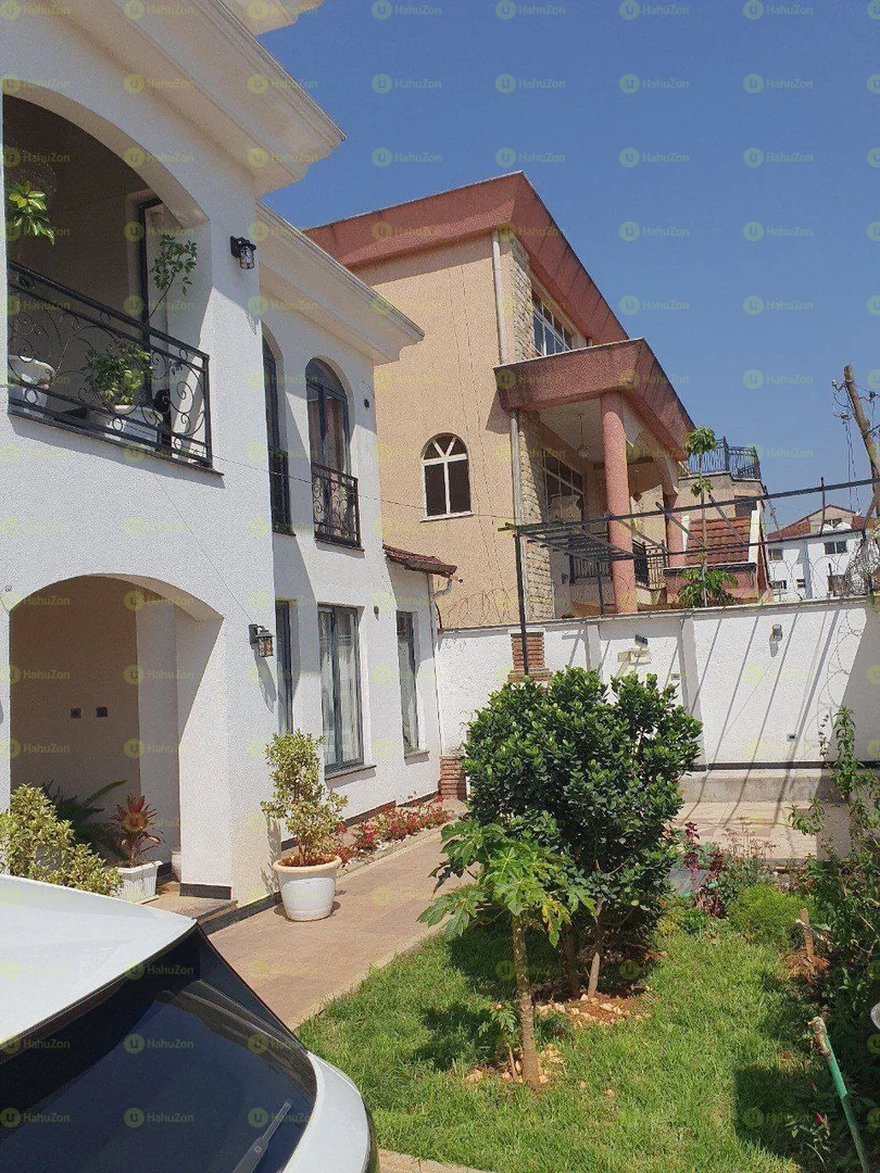 500 ካሬ የሚሸጥ G+2 ቤት በጀሞ ሚካኤል