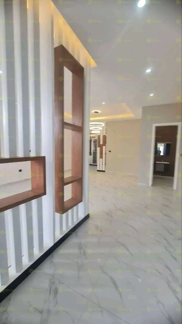 300 ካሬ የሚሸጥ ዘመናዊ ቤት በአያት ዞን ውስጥ