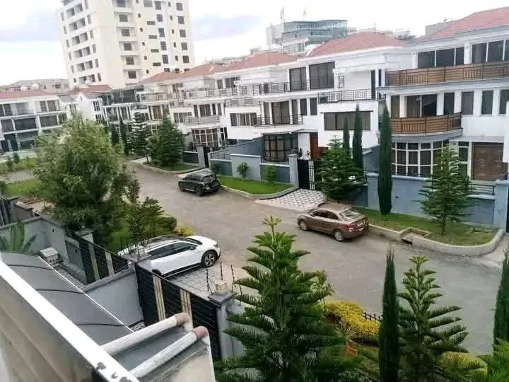 204 ካሬ የሚሸጥ G+2 በአያት