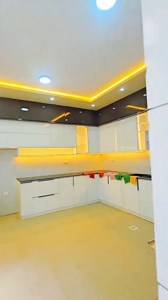 325 ካሬ የሚሸጥ G+2 ቤት በሳሊተ ምህረት