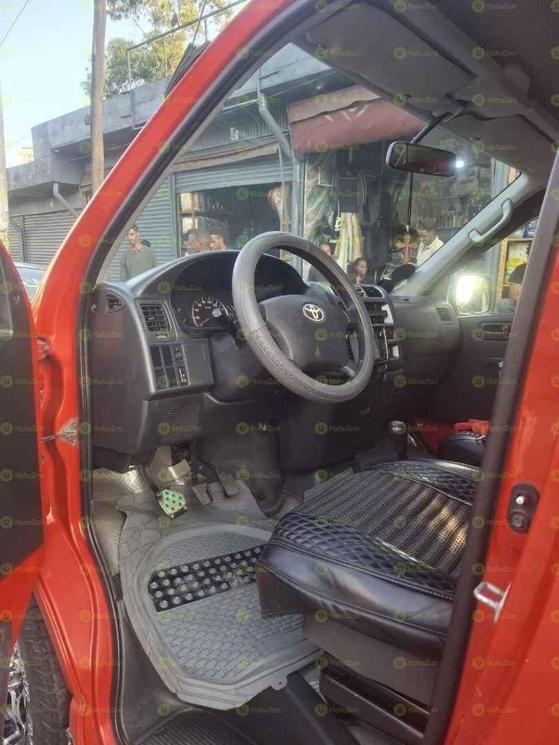 2011 Model-Toyota Hiace Dolphin