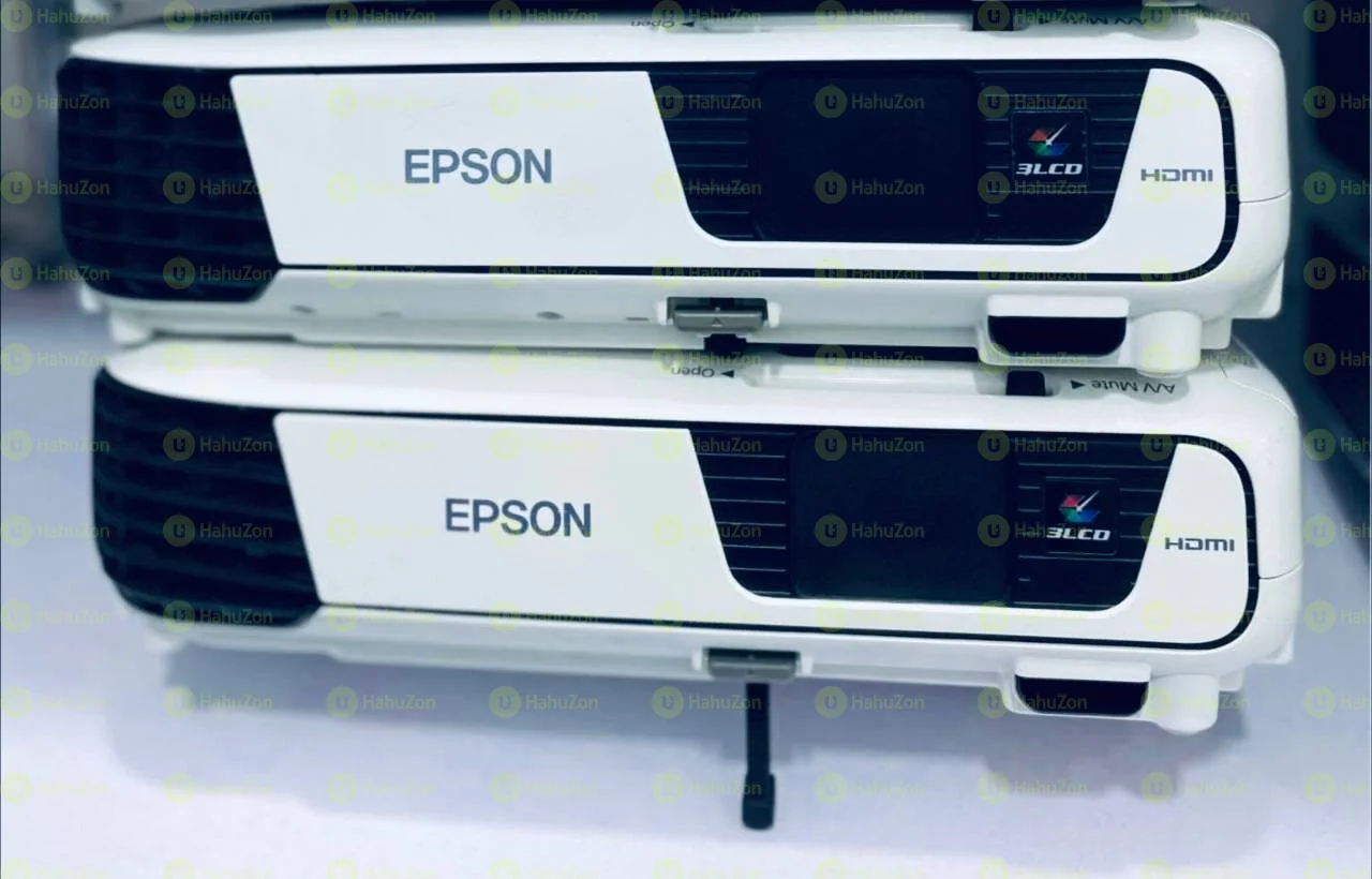 New Epson s31 Projector