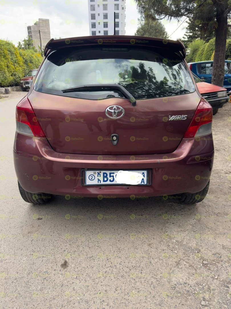 2010 Model-Toyota Yaris Compact