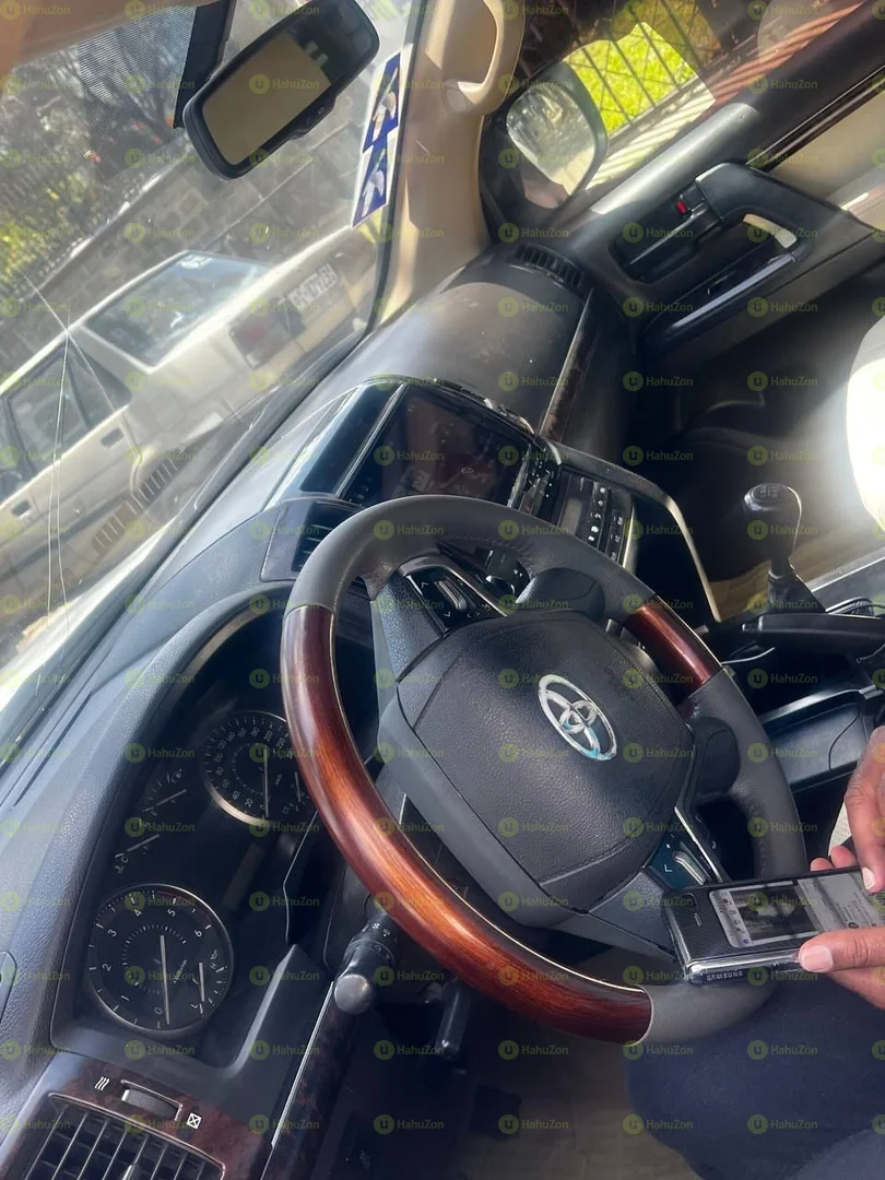 2008 Model-Toyota Land Cruiser V8