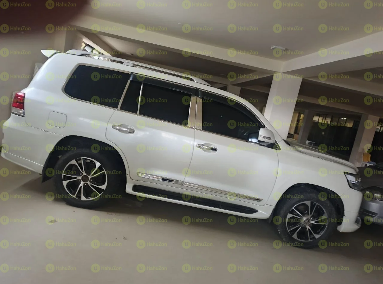 2008 Model-Toyota Land Cruiser V8