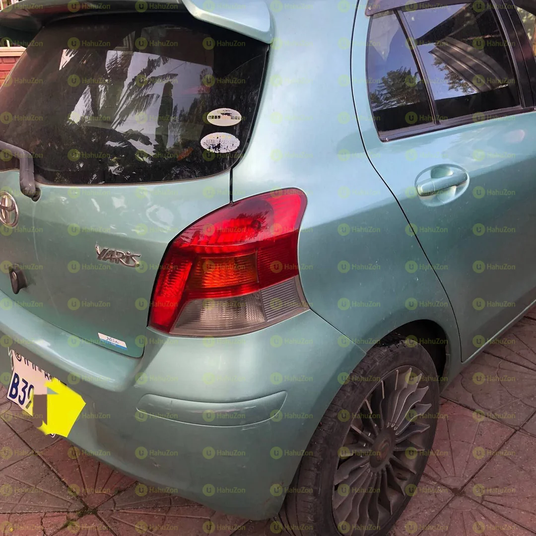 2010 Model-Toyota Yaris Compact