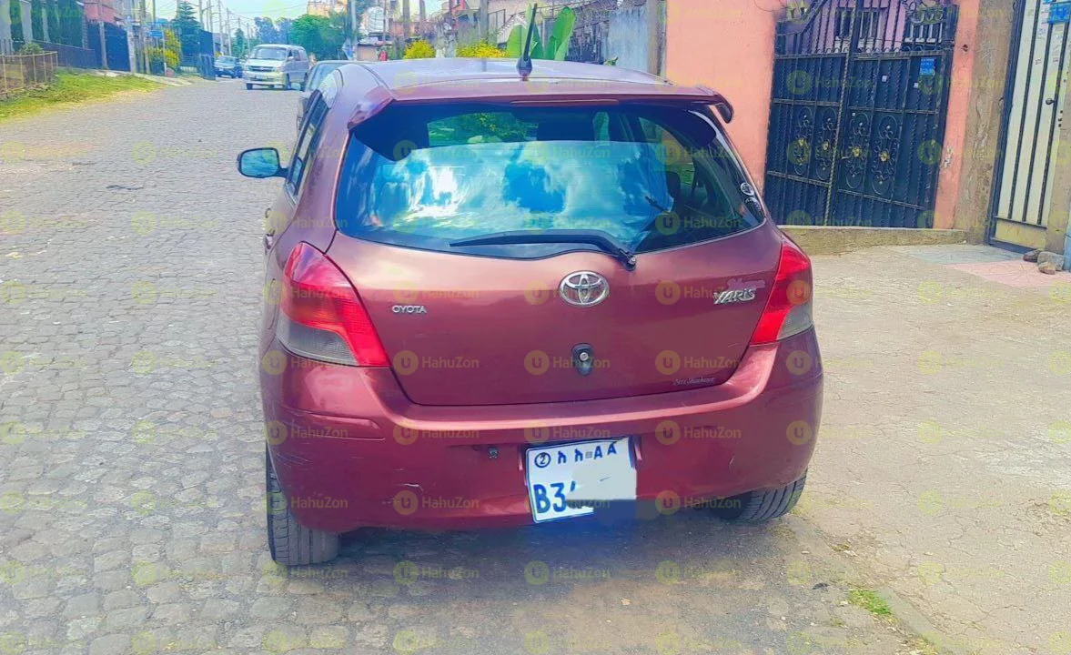 2010 Model-Toyota Yaris Compact