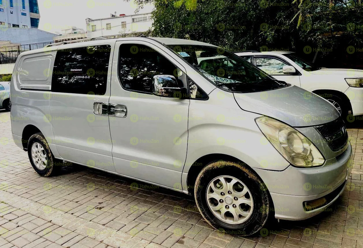 2009 Model-Hyundai H1-Half Van