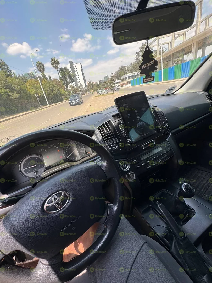 2010 Model-Toyota Land Cruiser V8