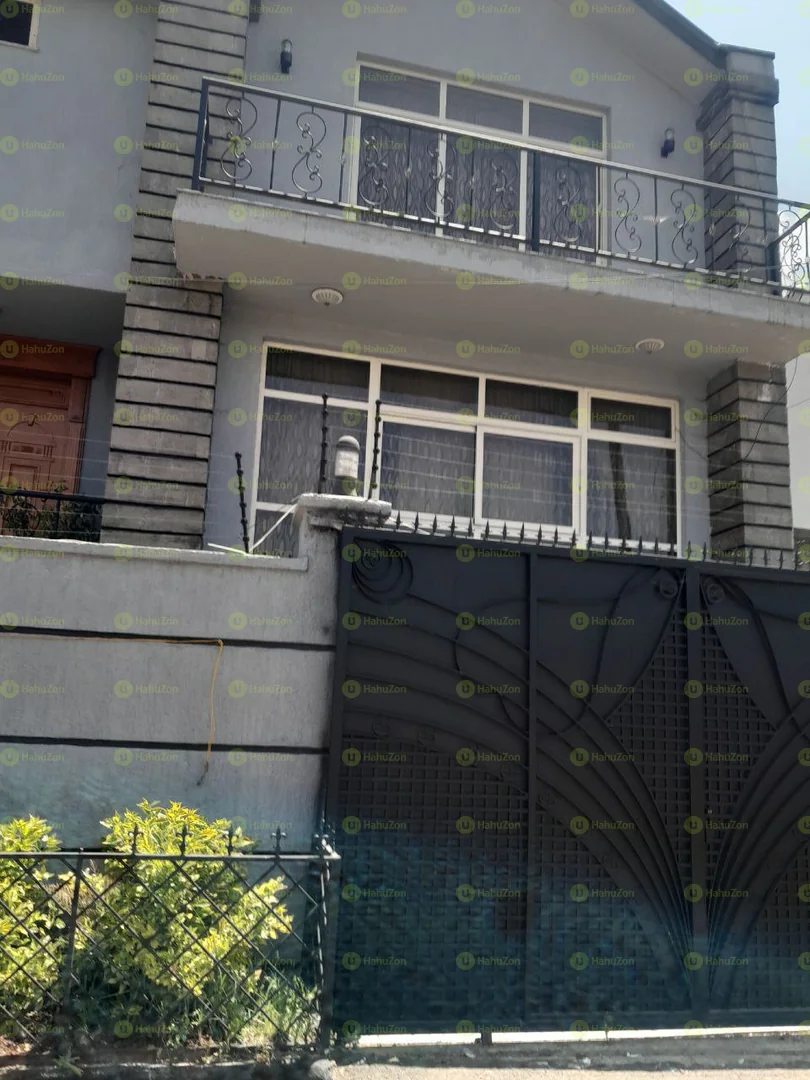 250 ካሬ የሚሸጥ G+2 ቤት በሰሚት ጎላጎል